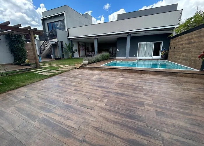 Refúgio Privativo com Piscina Aquecida, Jacuzzi e Área Gourmet na Cidade